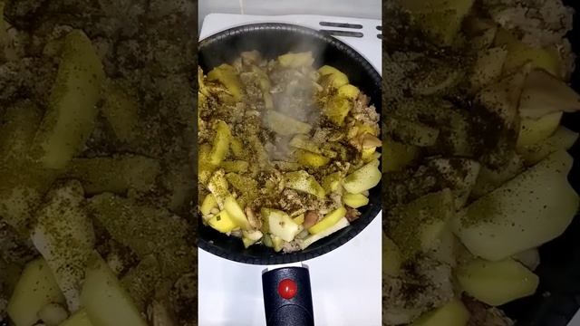 жареная картошка с маслятами и мясом ??