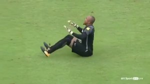 NIGERIAN GOALKEEPER DANCES TO OLAMIDE WO!! (BEST CELEBRATION EVER)