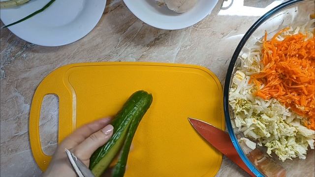 Невероятно вкусный салат с морковью по-корейски и пекинской капустой. Быстро и просто салат ГОТОВ смотреть онлайн