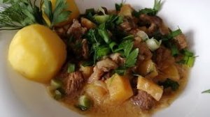 Гуляш с вином.