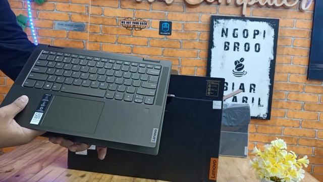 2022 Lenovo Yoga 7i 14ITL5: Unboxing & Early Review (Core i7-1165G7) смотреть онлайн