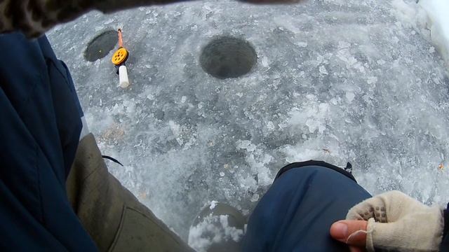 ЛОВЛЯ ПОДЛЕЩИКА И ЛЕЩА ЗИМОЙ смотреть онлайн