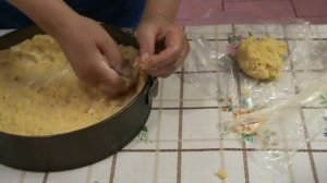 Тарт с заварным кремом с черешней.
