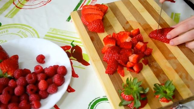 Ну, оОчень вкусный Десерт - Йогуртовое Желе с Ягодами!
