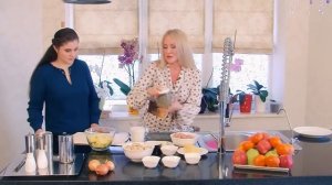 Оксана Мазаева готовит мясо по-французски под соусом "Бешамель" вместе с передачей "Вкусно Полезно"