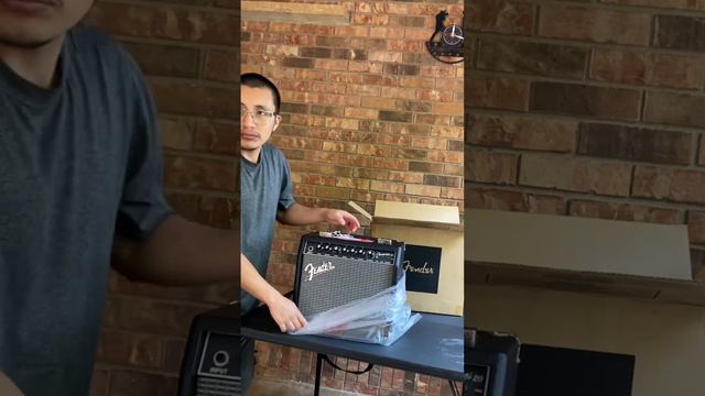 Fender champion 20 Unboxing смотреть онлайн