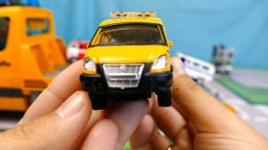 Автовоз везет скорую помощь, пожарную машину, такси и пассажирский автобус 640 Серия Мир Машинок