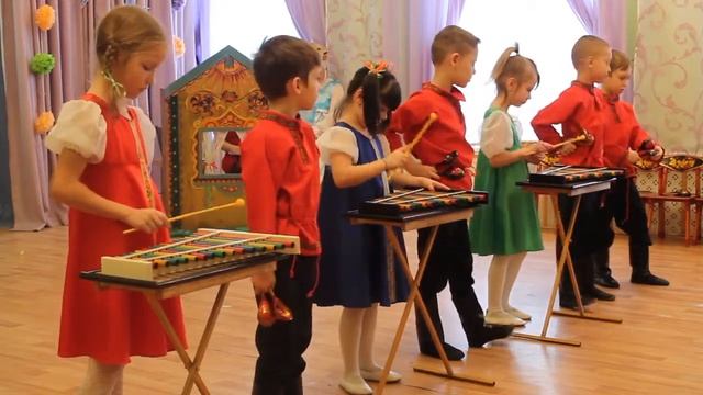 Утренник к 8 Марта. "Яблочко" в исполнении ложкарей и ксилофонисток. смотреть онлайн