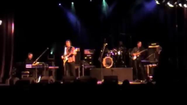 Three Friends - Think Of Me With Kindness смотреть онлайн