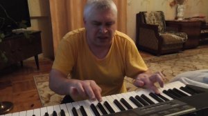 Геннадий Горин играет и поёт