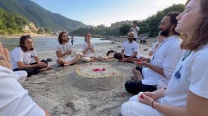 ПЕРВЫЙ ДЕНЬ НАВАРАТРИ, ЯГЬЯ НА БЕРЕГУ ГАНГИ, РИШИКЕШ