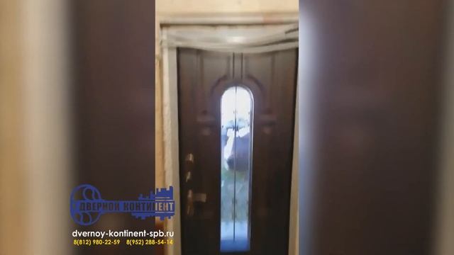 Установка уличной двери с ковкой и стеклопакетом Дверной Континент Лион Темный Орех в Сестрорецке