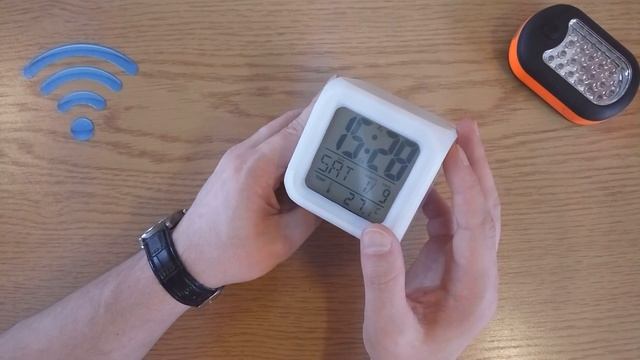 ЧАСЫ КУБИК С БУДИЛЬНИКОМ И ТЕРМОМЕТРОМ. КРАСИВО СВЕТЯТСЯ В ТЕМНОТЕ.