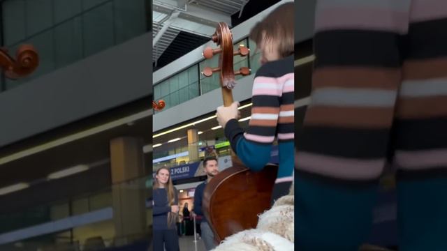 Two GIRLS join me at the Airport ?! 🎻 🎹