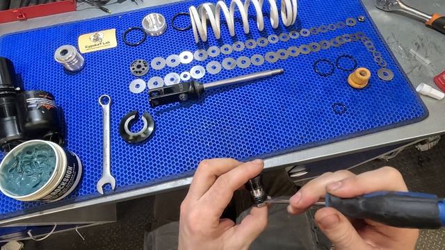 Сервис заднего амортизатора KKE смотреть онлайн