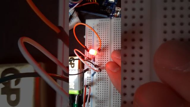 Цифровая логическая схема на 2 транзисторах