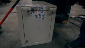 купил ГИГАНТСКИЙ СЕЙФ на АУКЦИОНЕ за 300.000 РУБ!!! А внутри было ЭТО...