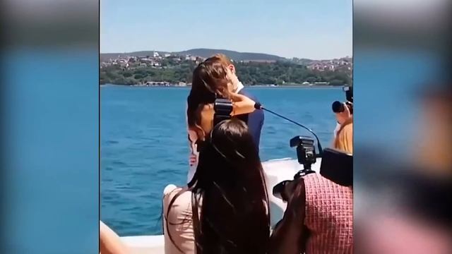 Ханде Эрчел и Керем Бюрсин начали встречаться после того как она рассталась с Муратом Далкылычем смотреть онлайн