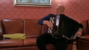 Фирзар Муртазин поёт и играет на баяне