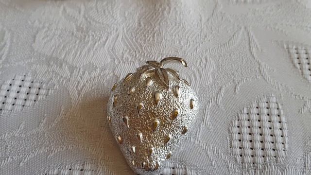 Винтажная бижутерия .Блошиный рынок .Редкие находки , старинные украшения . Украли или взяли ?