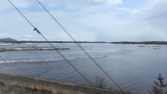 Через Кандалакшский залив по фильтрующей дамбе на поезде. смотреть онлайн
