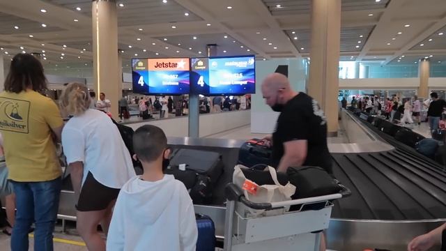 PULANG KE INDONESIA | REAKSI OMA KETEMU CUCUNYA смотреть онлайн