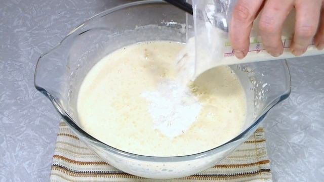 Сметанный пирог с изюмом. Просто, быстро и невероятно вкусно. Очень вкусный рецепт
