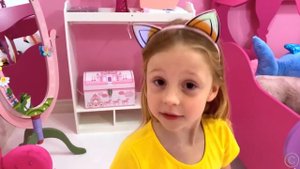 Nastya y sus nuevas muñecas