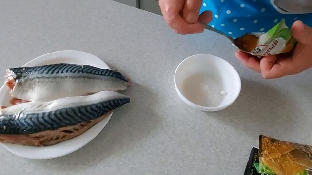 Скумбрия солёная в морозилке Рыба без костей
