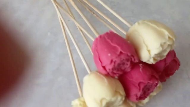 ШОКОЛАДНЫЕ БУКЕТЫ СВОИМИ РУКАМИ.ОРИГИНАЛЬНЫЕ ПОДАРКИ.ПИОНЫ ИЗ ШОКОЛАДА. смотреть онлайн