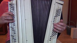 Детская песенка про жирафа (баян крупным планом)