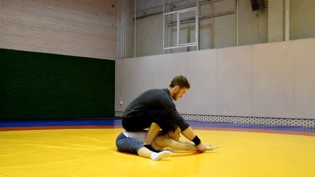 11 лучших упражнений для поперечного шпагата. Школа растяжки и эквилибристики № 1 смотреть онлайн