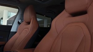 Серебристый кроссовер OMODA C5 с черной крышей