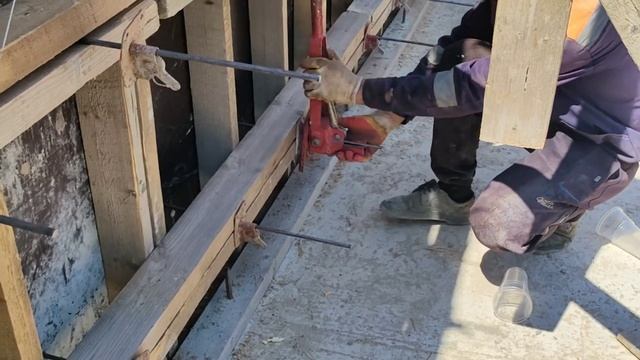 Подпорная стена=стена дома с гидроизоляцией пенетроном, фундамент смотреть онлайн