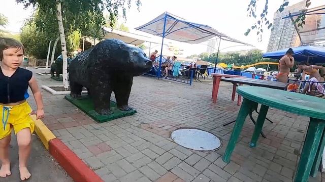 Играем и плаваем в АКВАПАРКЕ Осьминожка, бассейны, водные горки смотреть онлайн