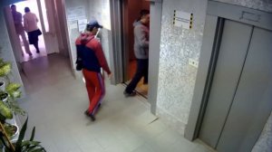 Собаку чуть не задушил лифт. Пермь. Dog nearly strangled Elevator