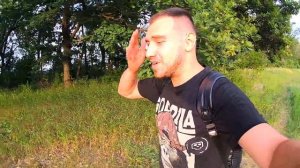 Хаски не отпускает в поездку и не даёт собрать чемодан хозяина