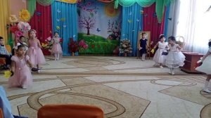 танец с тюльпанами!