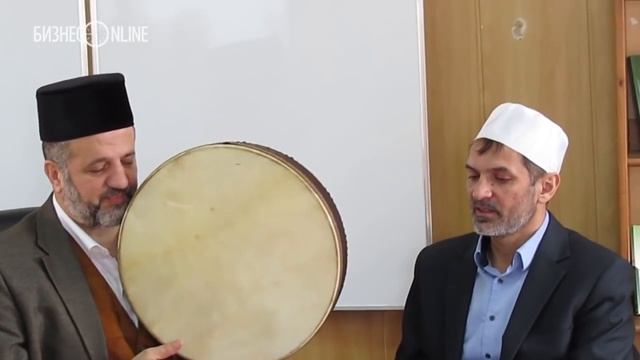 Потомок пророка Мухаммеда спел в Казани о судьбе женщины-мусульманки смотреть онлайн