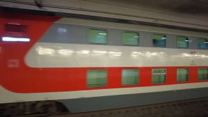 Пассажирские поезда на подземной станции Площадь Гагарина. Июнь 2023