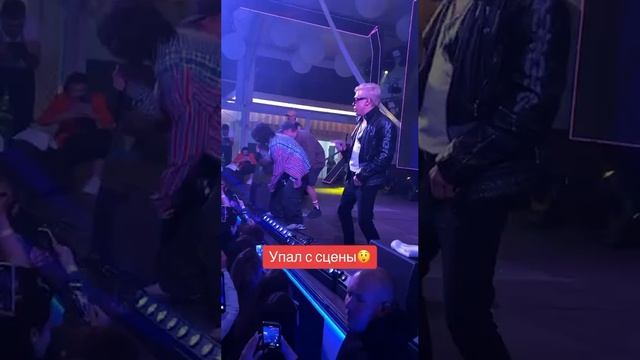 Орбакайте упала на сцене видео в петербурге