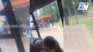 Воронежец разбил в автобусе стекло и подрался с водителем