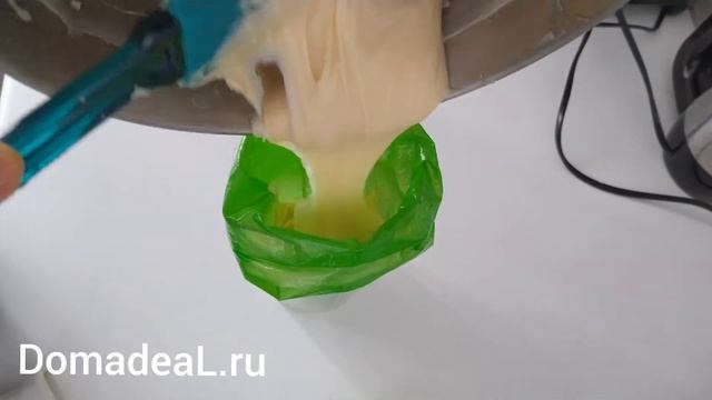 Рецепт эклеров в домашних условиях. Заварное тесто для эклеров. Крем с маскарпоне для эклеров смотреть онлайн