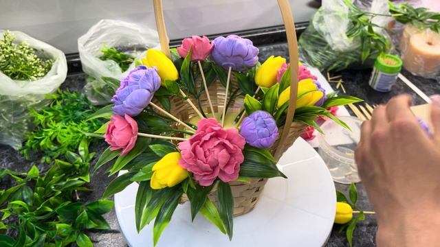 Композиция из пионов и тюльпанов / Сборка букета в корзине / Мыловарение / Мыло ручной работы