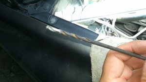 Honda Civic сломался болт в лонжероне крепления правой подушки двигателя, удаление
