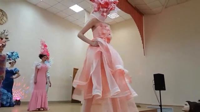 Коллекция причесок с использованием постижёрных изделий