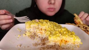 Мукбанг Салат МИМОЗА И СЭНДВИЧ
