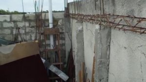 даёш второй этаж гаражу.соединяю колонны арматурой