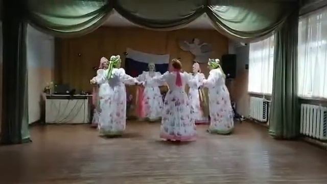 Творческий коллектив "Кураж". Танец "Россия"