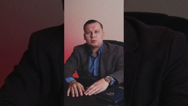 С кого можно взыскать деньги если твой автомобиль повредили на парковке? #shorts #юрист #закон